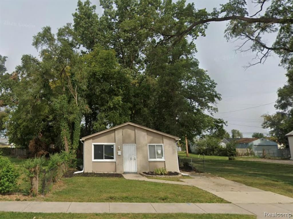 2351 Emmons Avenue, Warren, MI 48091