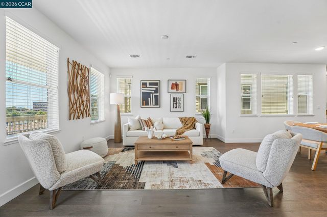 1902 Shasta Ln, Hercules, CA 94547