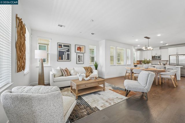 1902 Shasta Ln, Hercules, CA 94547