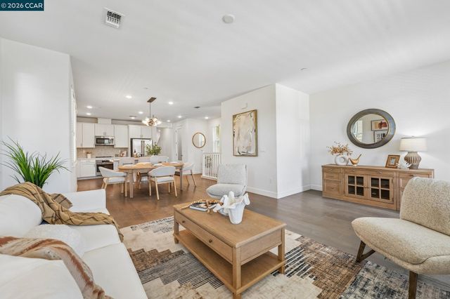 1902 Shasta Ln, Hercules, CA 94547