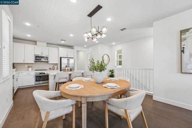 1902 Shasta Ln, Hercules, CA 94547