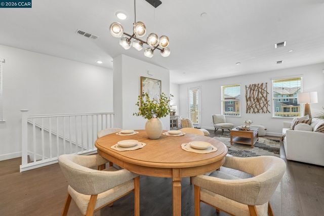 1902 Shasta Ln, Hercules, CA 94547