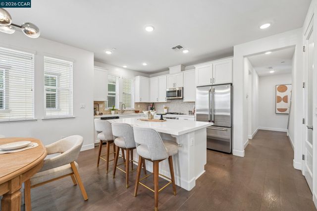 1902 Shasta Ln, Hercules, CA 94547