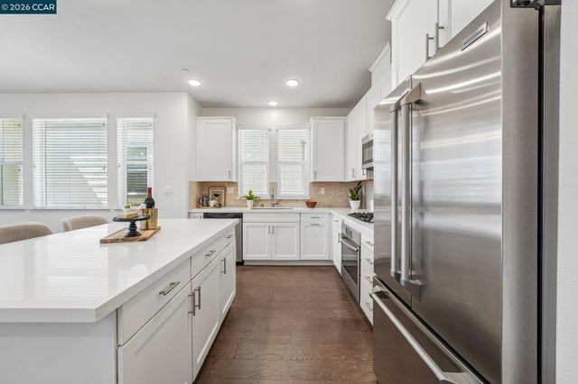 1902 Shasta Ln, Hercules, CA 94547
