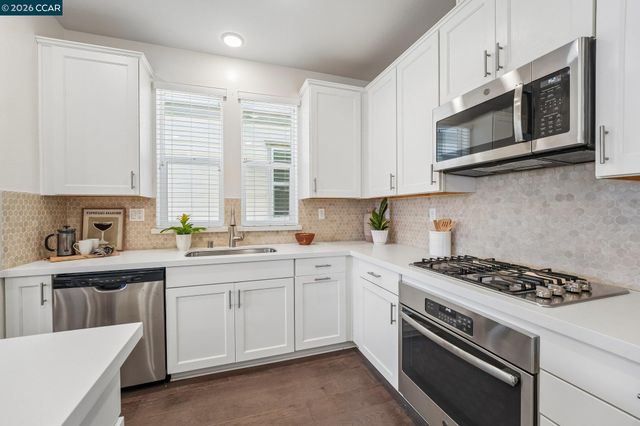 1902 Shasta Ln, Hercules, CA 94547