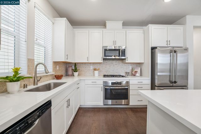 1902 Shasta Ln, Hercules, CA 94547