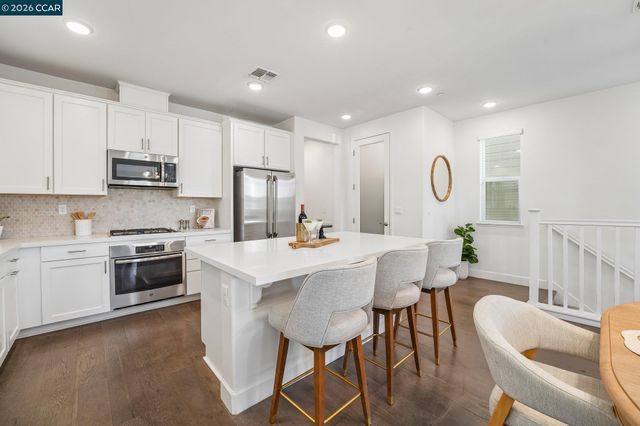 1902 Shasta Ln, Hercules, CA 94547
