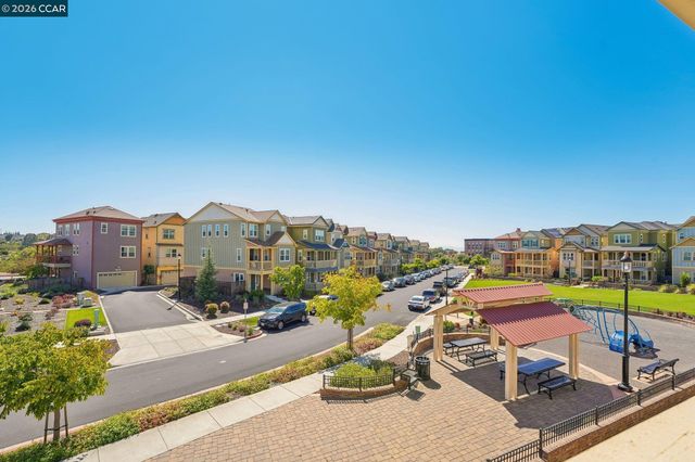 1902 Shasta Ln, Hercules, CA 94547