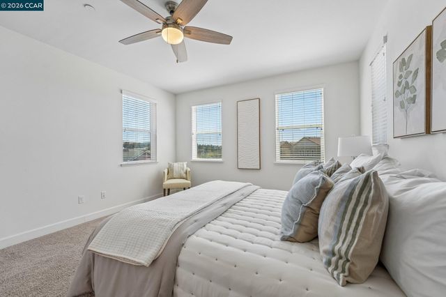 1902 Shasta Ln, Hercules, CA 94547