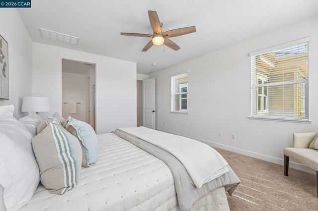 1902 Shasta Ln, Hercules, CA 94547