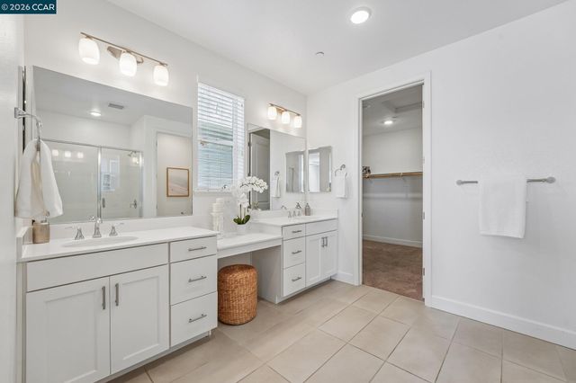 1902 Shasta Ln, Hercules, CA 94547