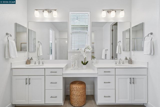 1902 Shasta Ln, Hercules, CA 94547