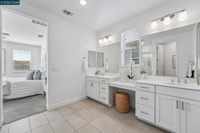 1902 Shasta Ln, Hercules, CA 94547