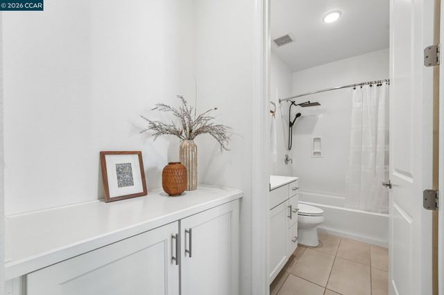 1902 Shasta Ln, Hercules, CA 94547