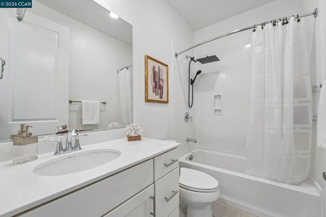 1902 Shasta Ln, Hercules, CA 94547