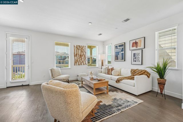 1902 Shasta Ln, Hercules, CA 94547