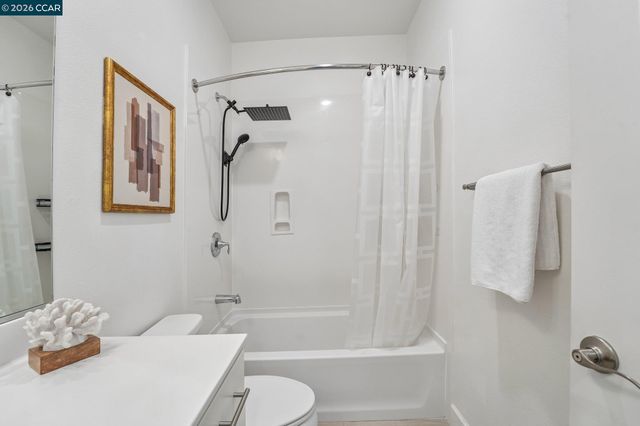 1902 Shasta Ln, Hercules, CA 94547