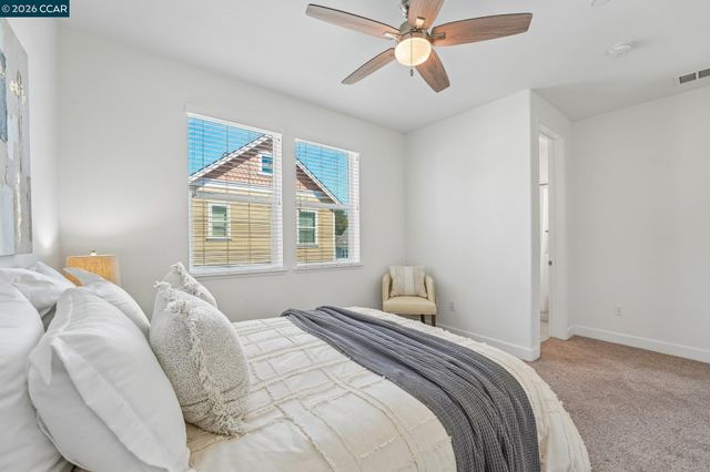 1902 Shasta Ln, Hercules, CA 94547