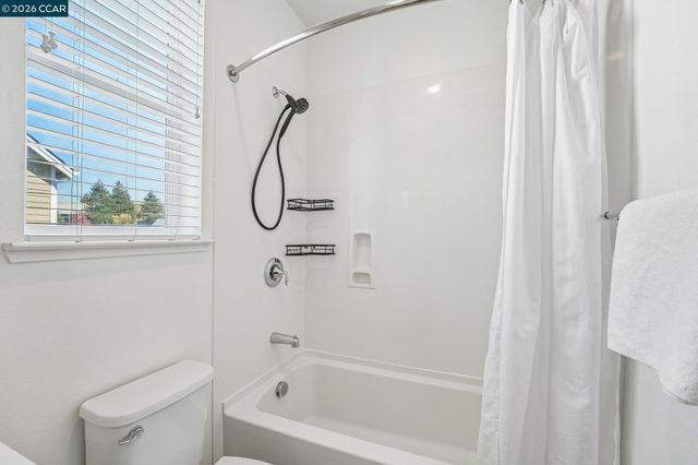 1902 Shasta Ln, Hercules, CA 94547