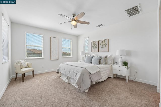 1902 Shasta Ln, Hercules, CA 94547