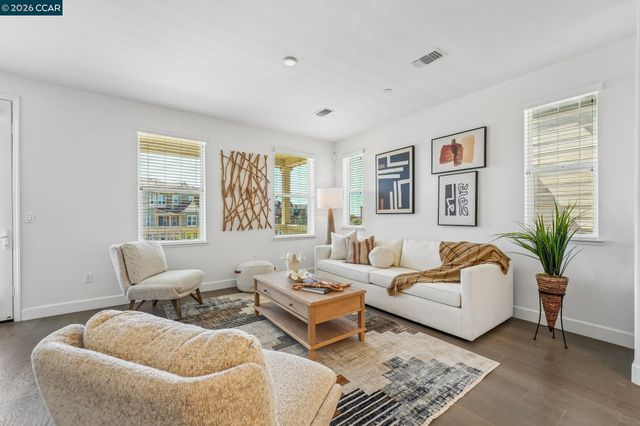 1902 Shasta Ln, Hercules, CA 94547