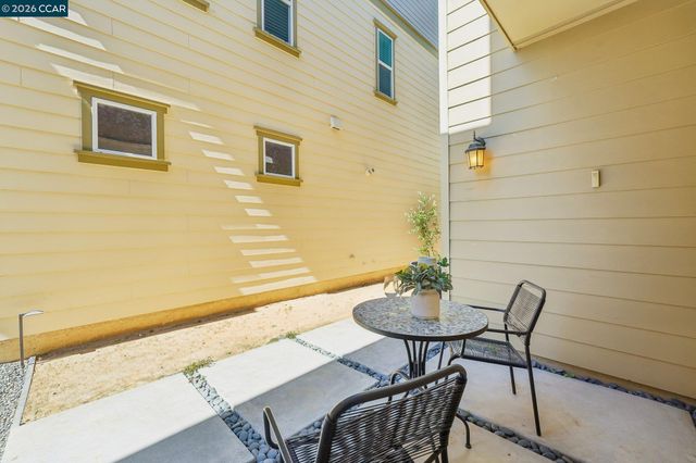 1902 Shasta Ln, Hercules, CA 94547