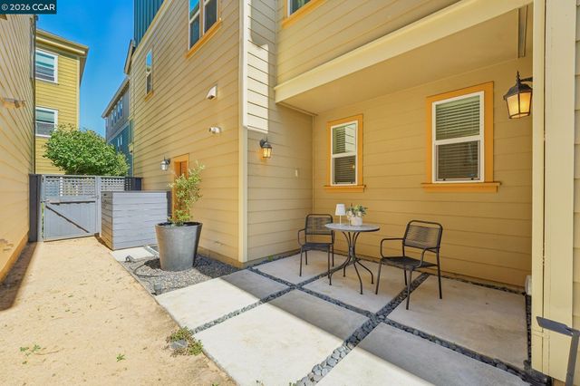 1902 Shasta Ln, Hercules, CA 94547