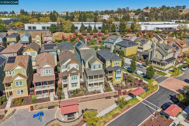 1902 Shasta Ln, Hercules, CA 94547