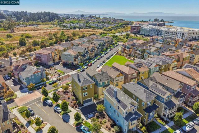 1902 Shasta Ln, Hercules, CA 94547