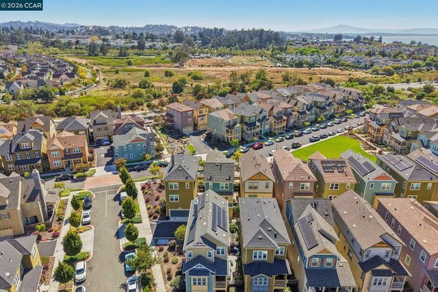 1902 Shasta Ln, Hercules, CA 94547