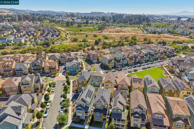 1902 Shasta Ln, Hercules, CA 94547