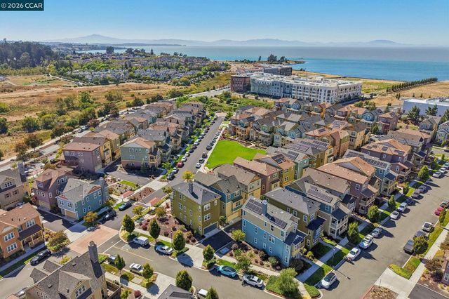 1902 Shasta Ln, Hercules, CA 94547