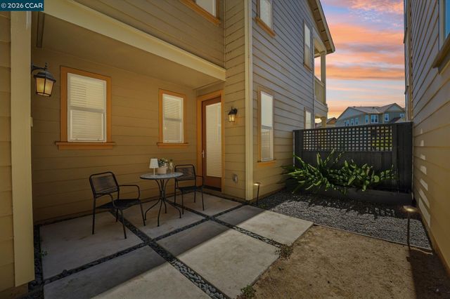 1902 Shasta Ln, Hercules, CA 94547
