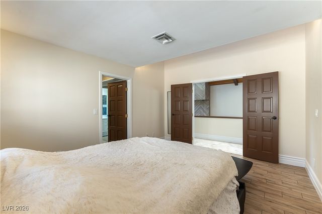 2845 Queens Courtyard Drive, Las Vegas, NV 89109