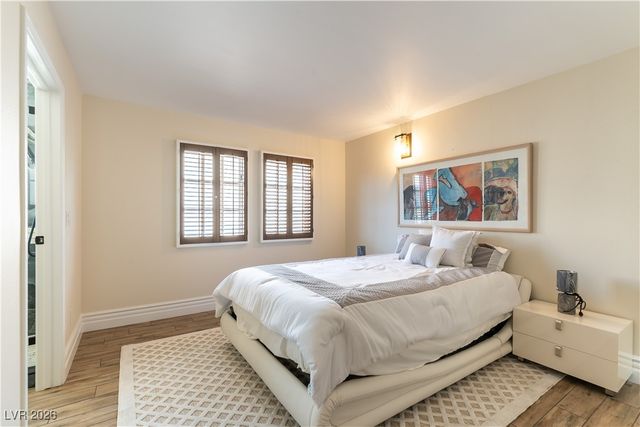 2845 Queens Courtyard Drive, Las Vegas, NV 89109