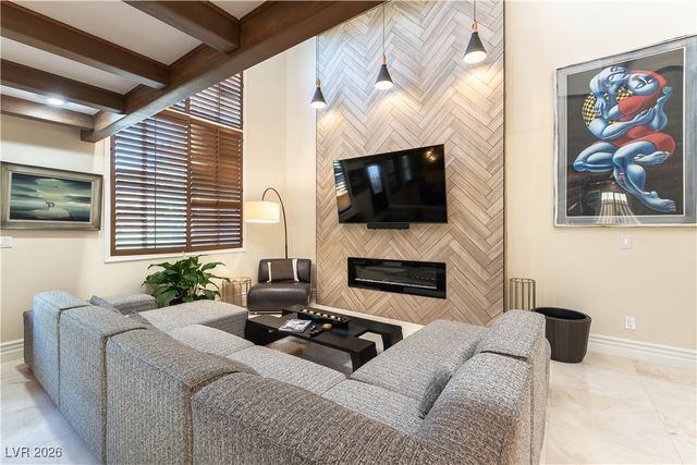 2845 Queens Courtyard Drive, Las Vegas, NV 89109