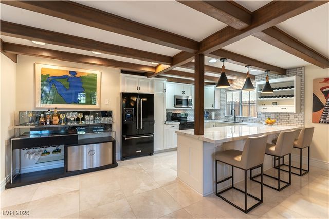 2845 Queens Courtyard Drive, Las Vegas, NV 89109