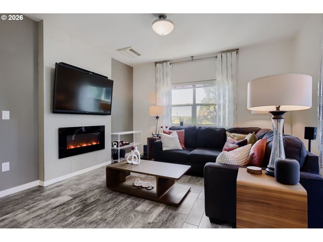 13895 Sw MERIDIAN St 312, Beaverton, OR 97005