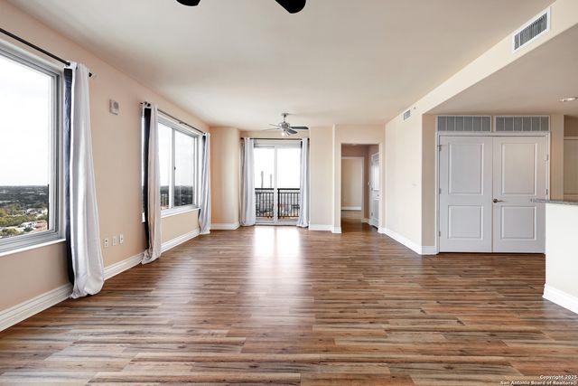 215 Center St Apt 1905, San Antonio, TX 78202