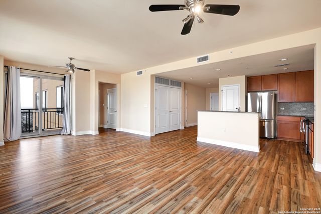215 Center St Apt 1905, San Antonio, TX 78202