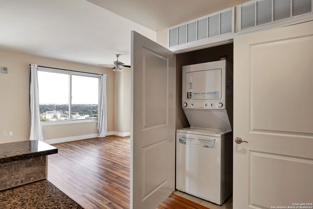 215 Center St Apt 1905, San Antonio, TX 78202