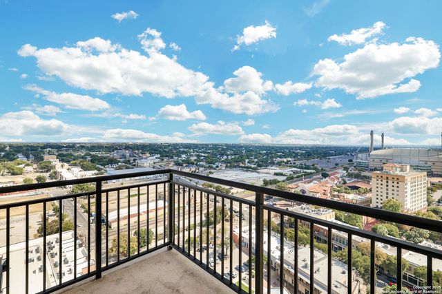 215 Center St Apt 1905, San Antonio, TX 78202