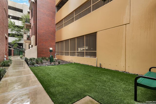 215 Center St Apt 1905, San Antonio, TX 78202