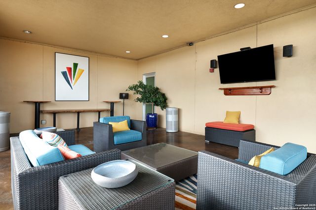 215 Center St Apt 1905, San Antonio, TX 78202