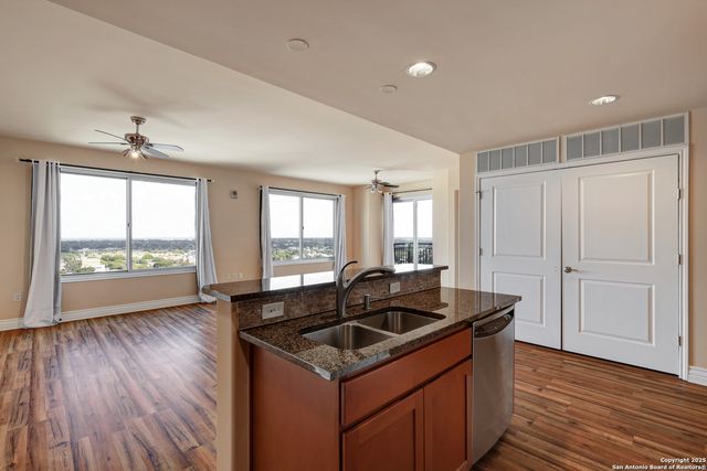 215 Center St Apt 1905, San Antonio, TX 78202