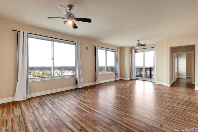 215 Center St Apt 1905, San Antonio, TX 78202