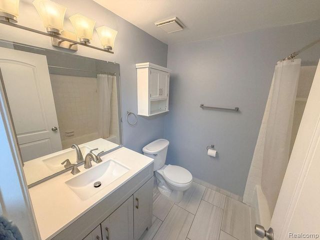 24943 Mayfair Street, Flat Rock, MI 48134