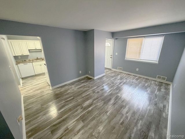 24943 Mayfair Street, Flat Rock, MI 48134