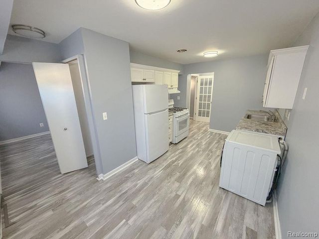 24943 Mayfair Street, Flat Rock, MI 48134