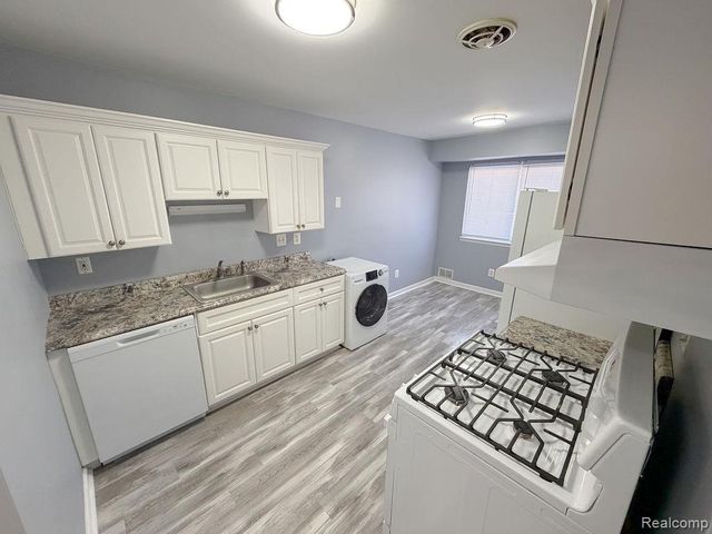 24943 Mayfair Street, Flat Rock, MI 48134